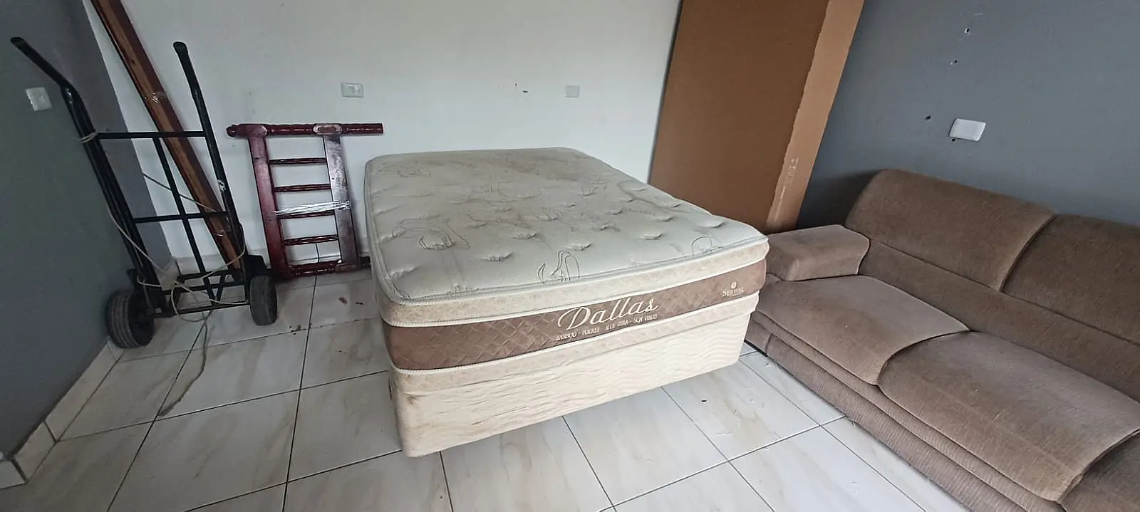 Cama box com colchão casal usada
