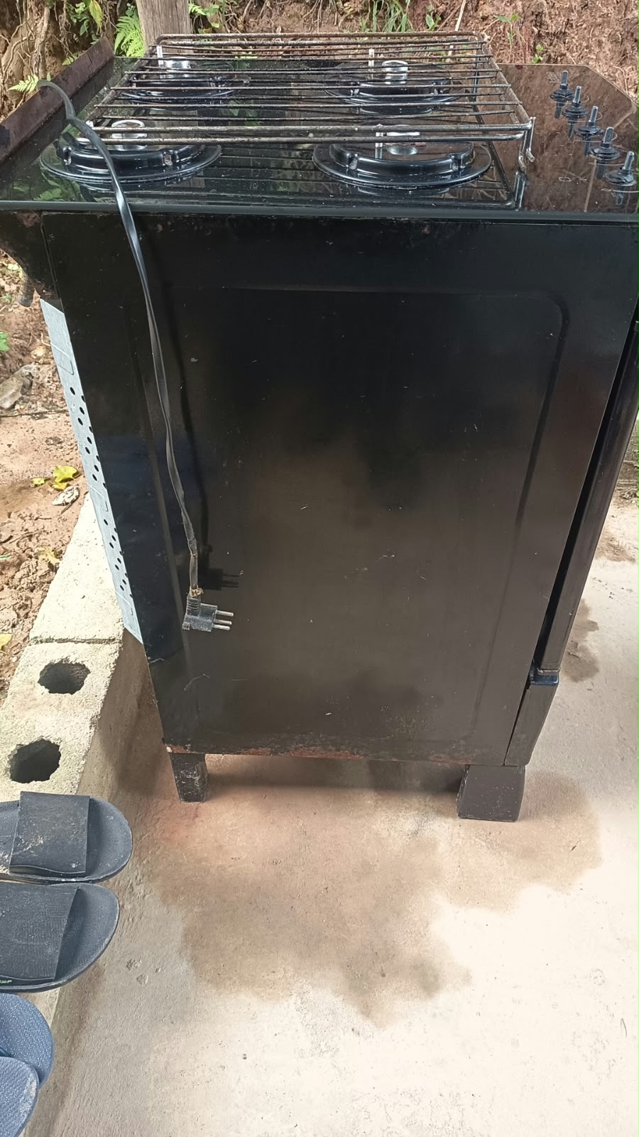 Fogão preto Itatiaia 4 bocas usado — foto 1