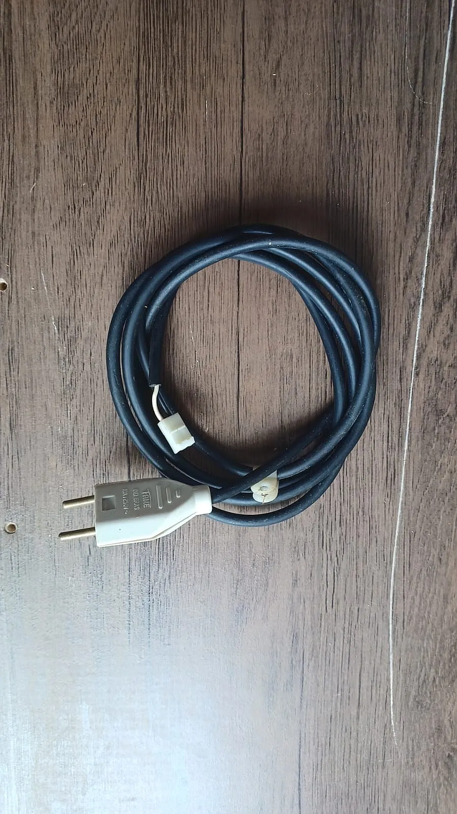 Detalhe de Cabo de alimentação com conector original para órgão Minami ME-7100