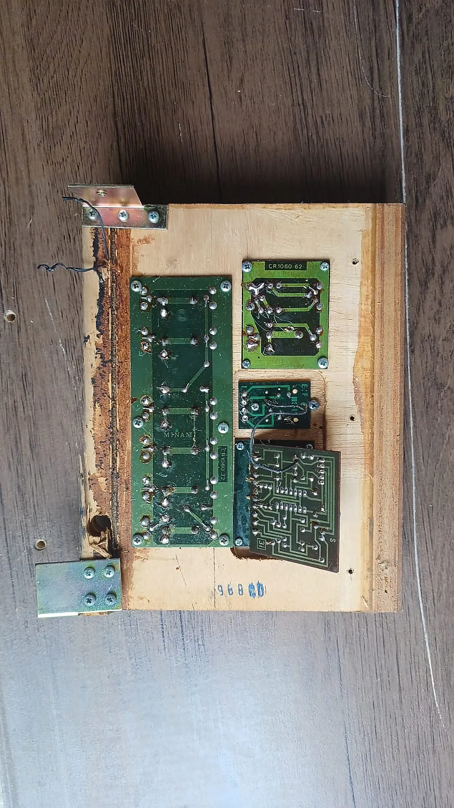 Detalhe de Placa de controle de volume com teclas original para órgão Minami ME-7100
