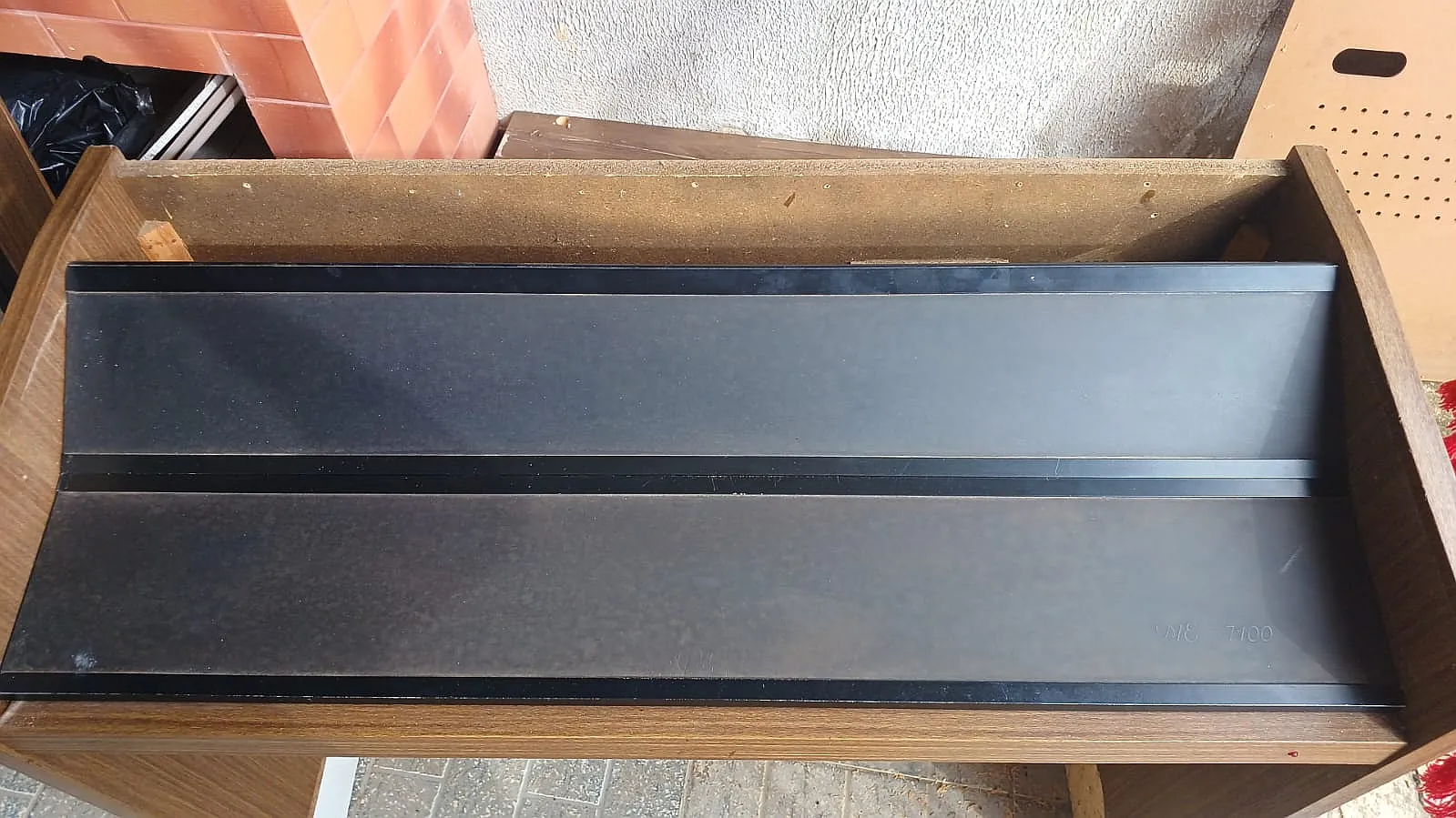 Detalhe de Tampa do teclado para órgão eletrônico Minami ME-7100