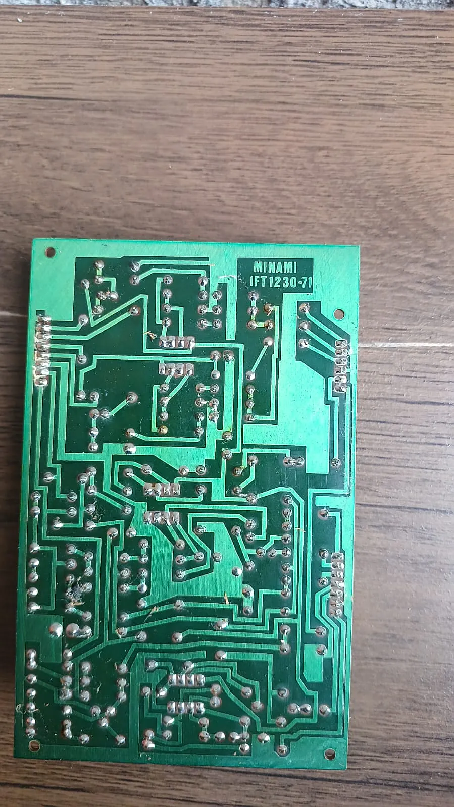 Placa Minami IFT 1230-71 para órgão eletrônico — lado das soldas